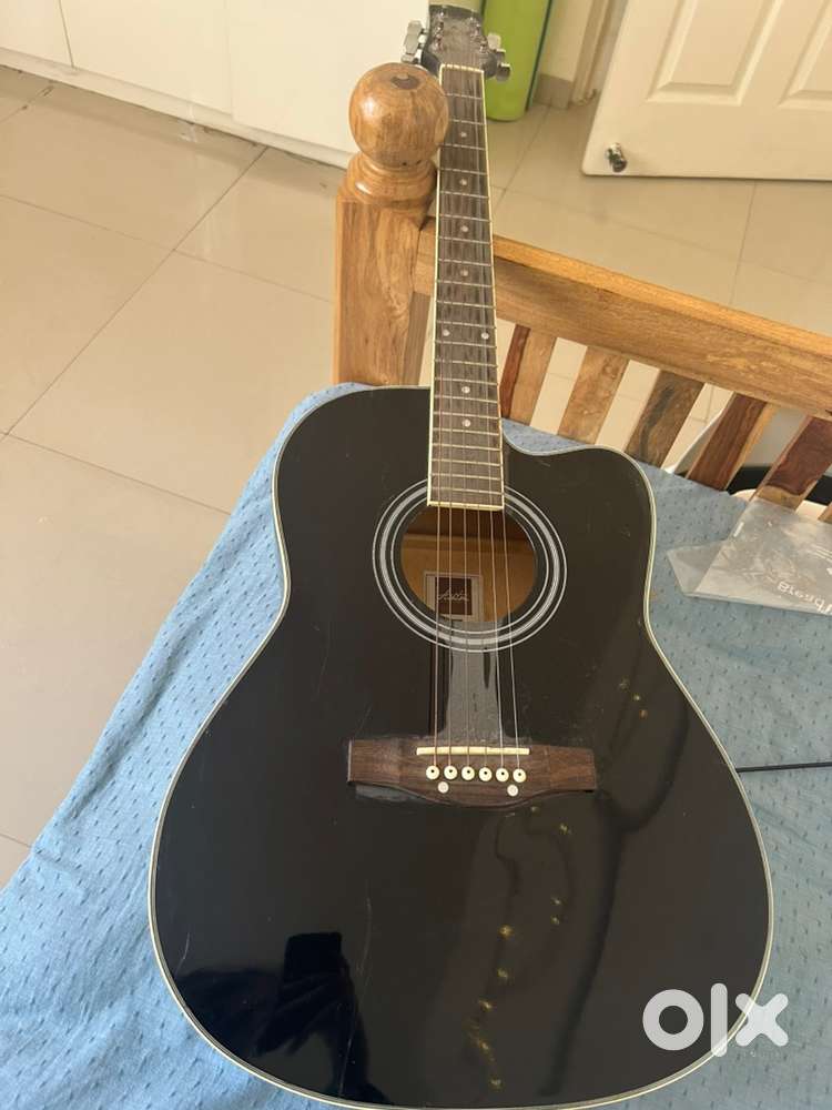 Excellent condition 3 year old guitar