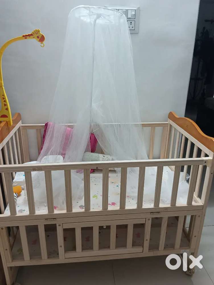 Meemee baby wooden cot with mosquito net