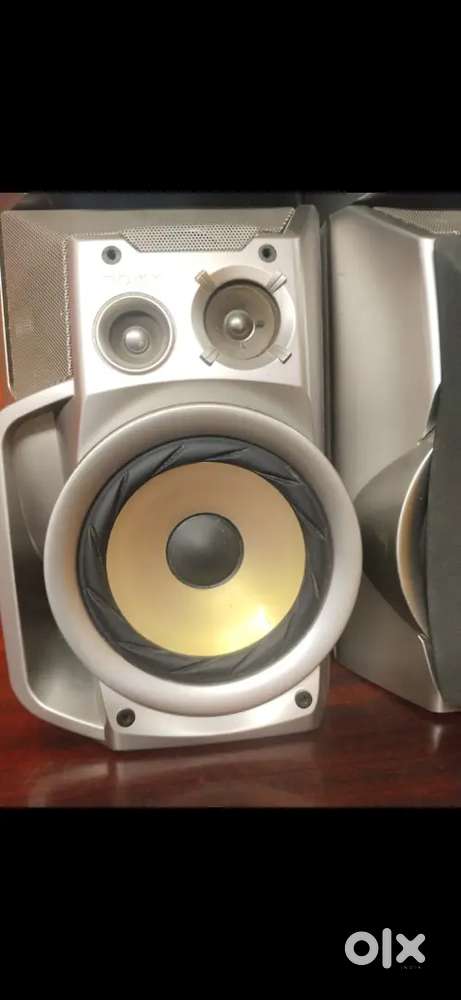 Sony 5 way neat condition speaker box. Original japan drive.