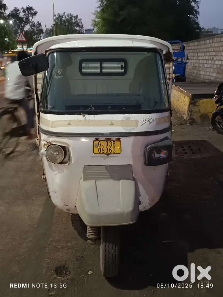 ગાડી  વેચાણ થી અને ભાડે  થી આપવાની છે