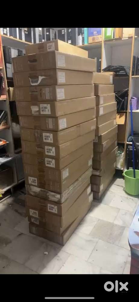 27 and 32 inches Samsung monitors at throw away price
