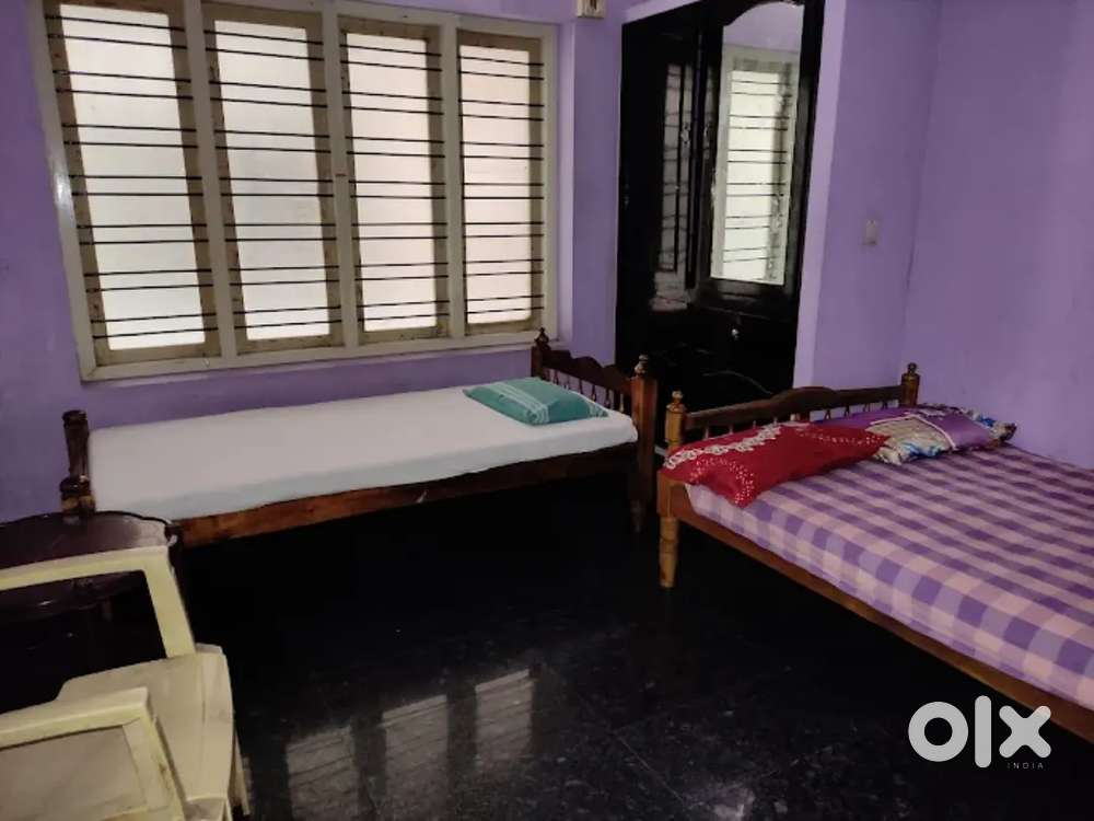 Rooms for monthly rent with kitchen facility
