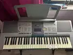 Original Yamaha key board player with Kadence stand