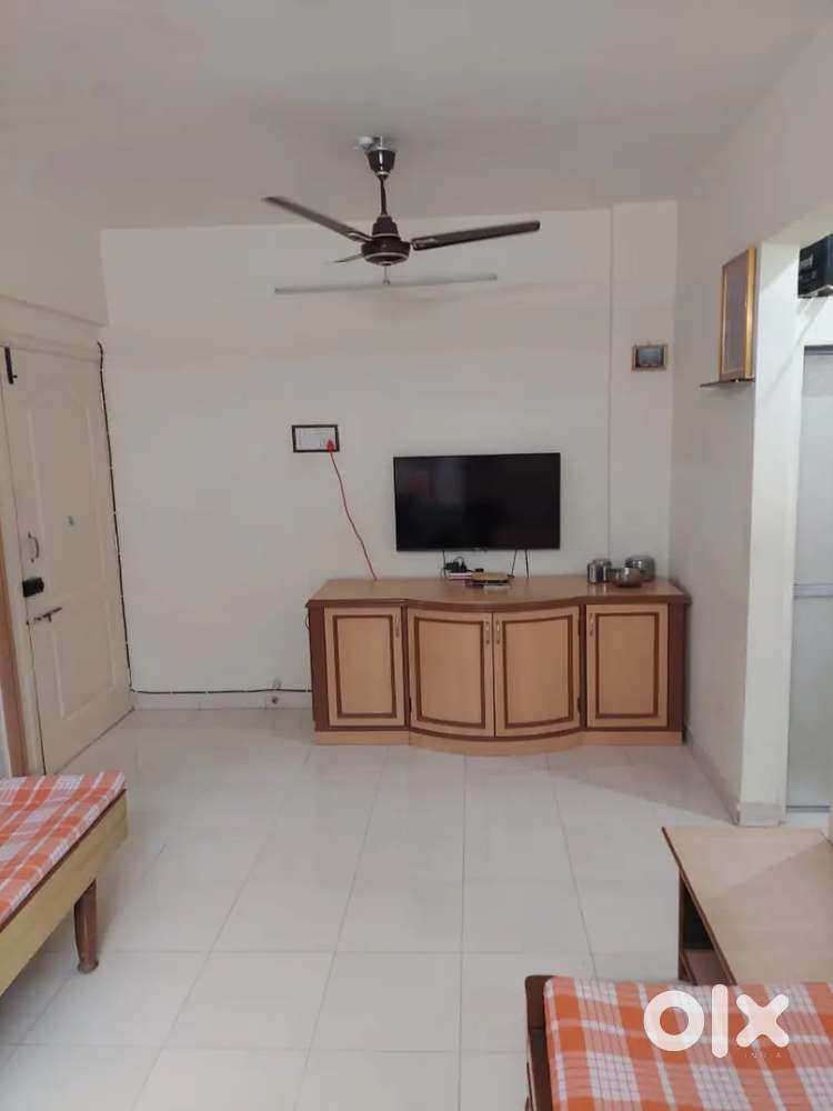 1 BHK near Market area/ Thane Station