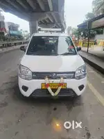 Red taxi driver wanted with 30%