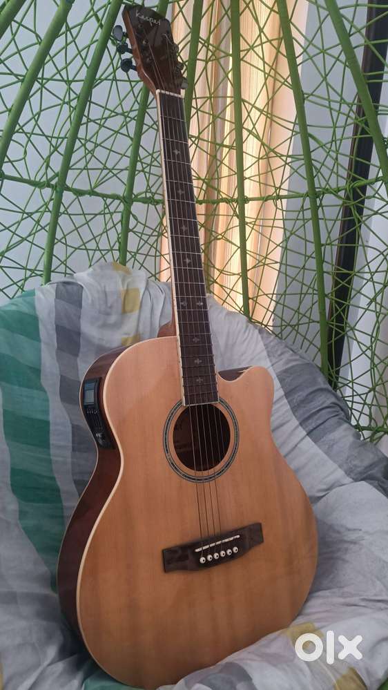 Acoustic Guitar in a perfect condition... Cheapest in market