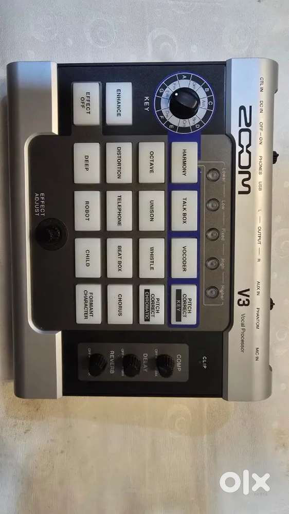 Zoom v3 vocal processor very neatly used only 3 months old new one