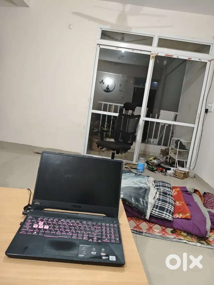 I am living single if any budy want sharing flat then they can join