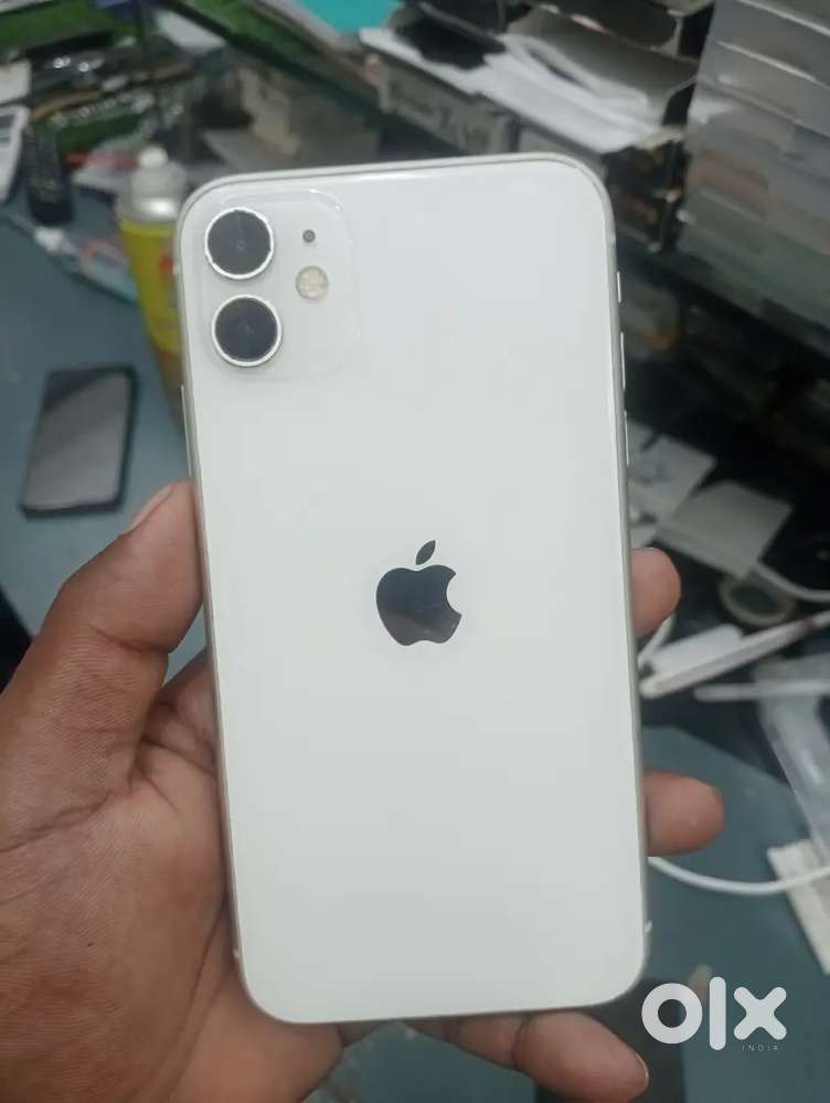 I phone 11 (64gb)