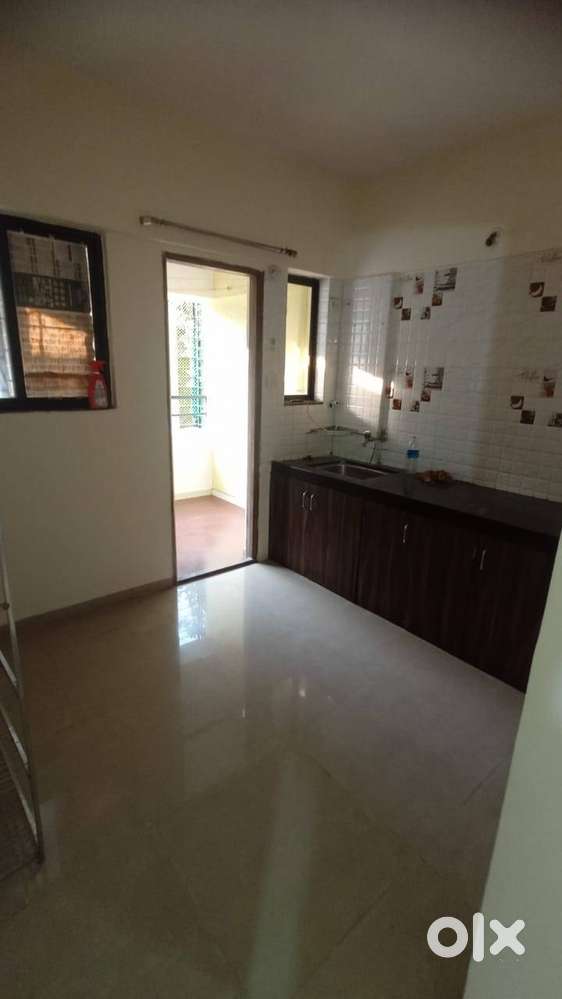 1bhk flat on rent  immediate possession in society