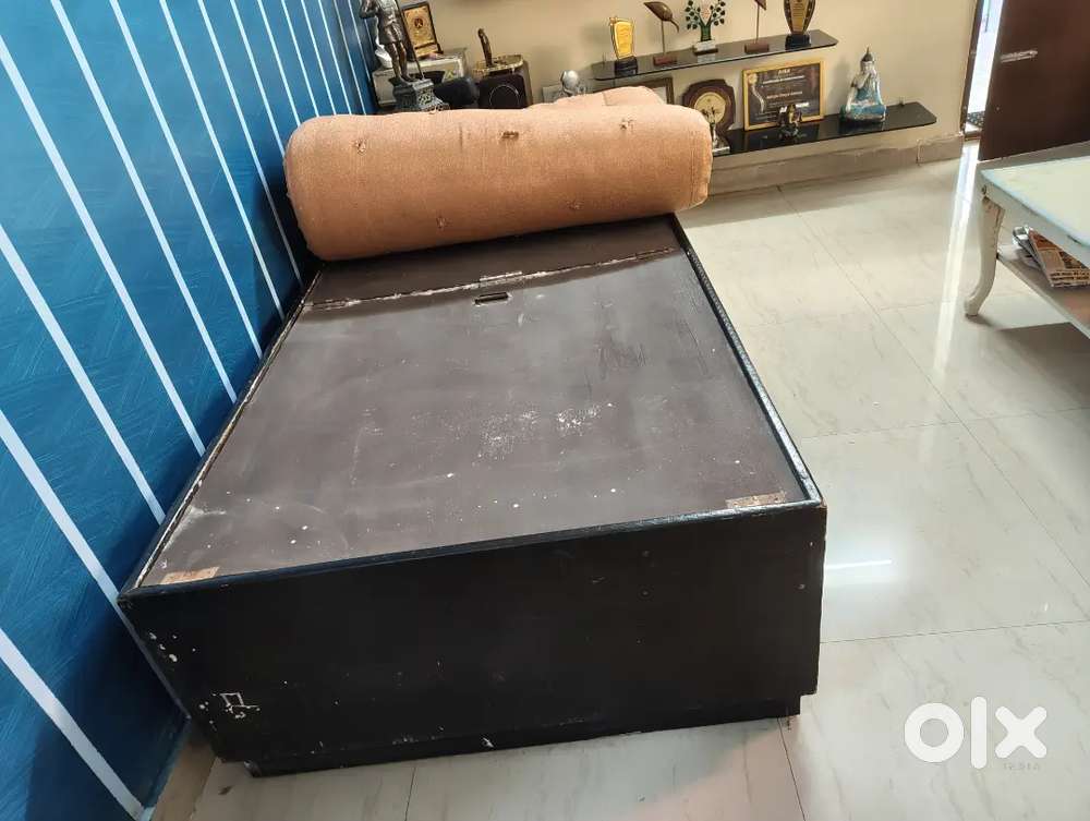 Single bed diwan