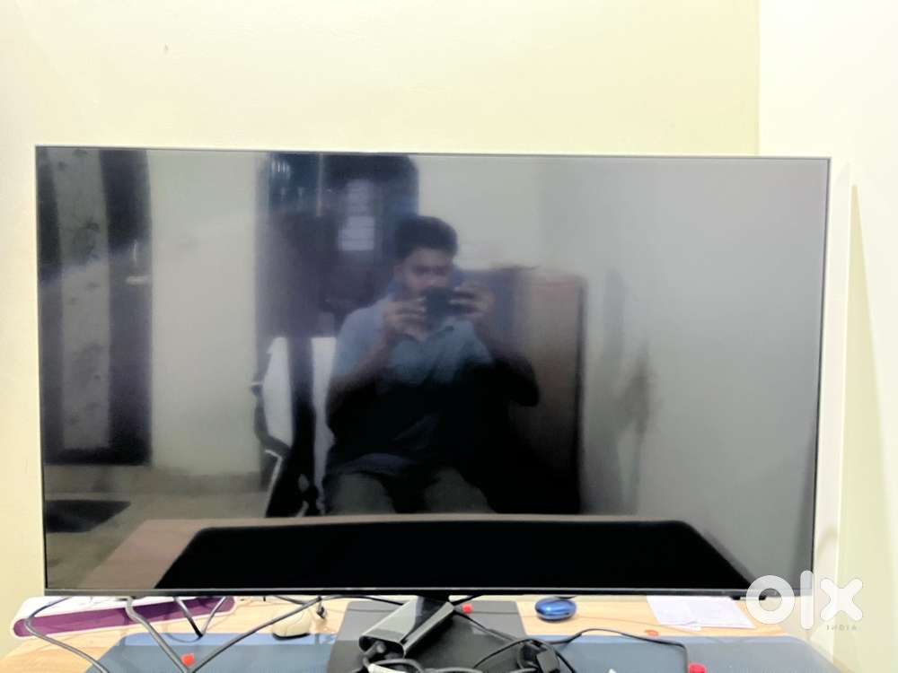 Samsung M7 43 inch 4K Smart Monitor - Excellent condition