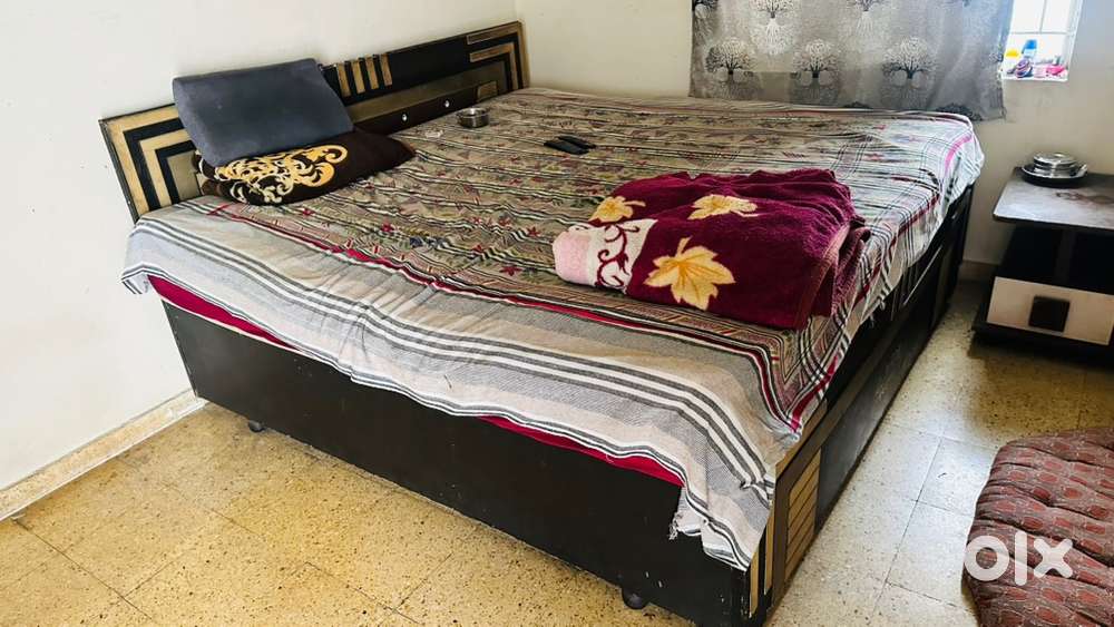 Bad tijori argent sell bad 6*6 neu gadda hai spring wala