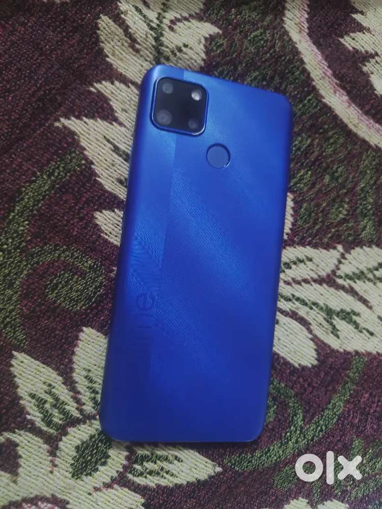 Realmi c12