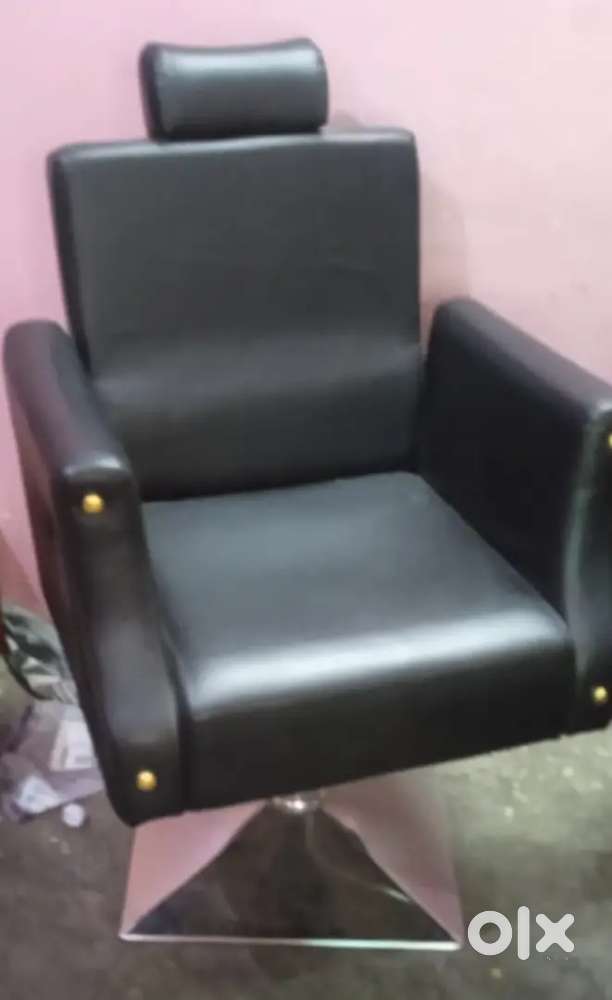 Saloon chair