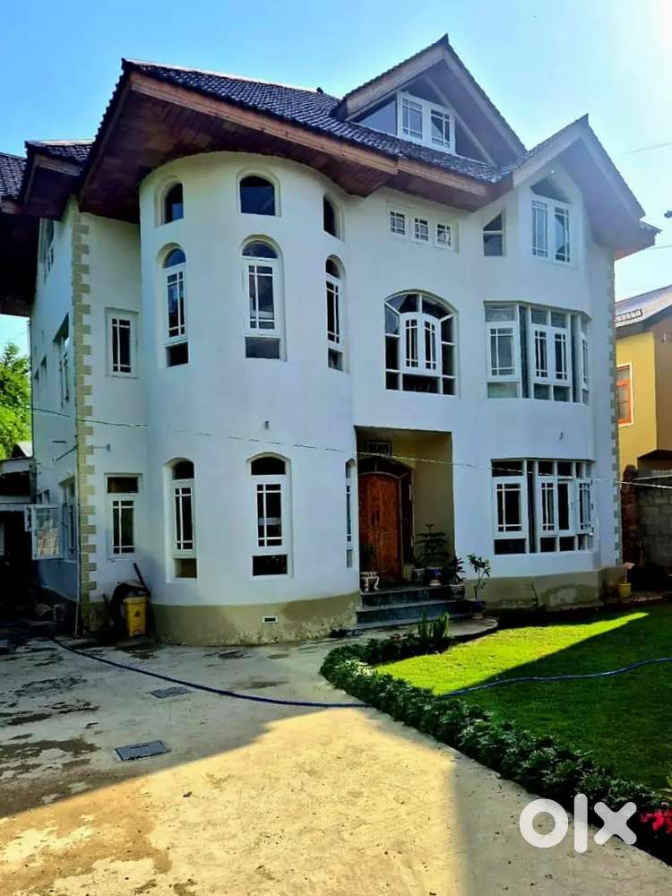 Newly built in prime location