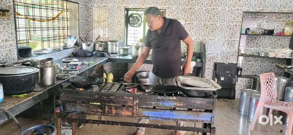 Need a full time coock urgently