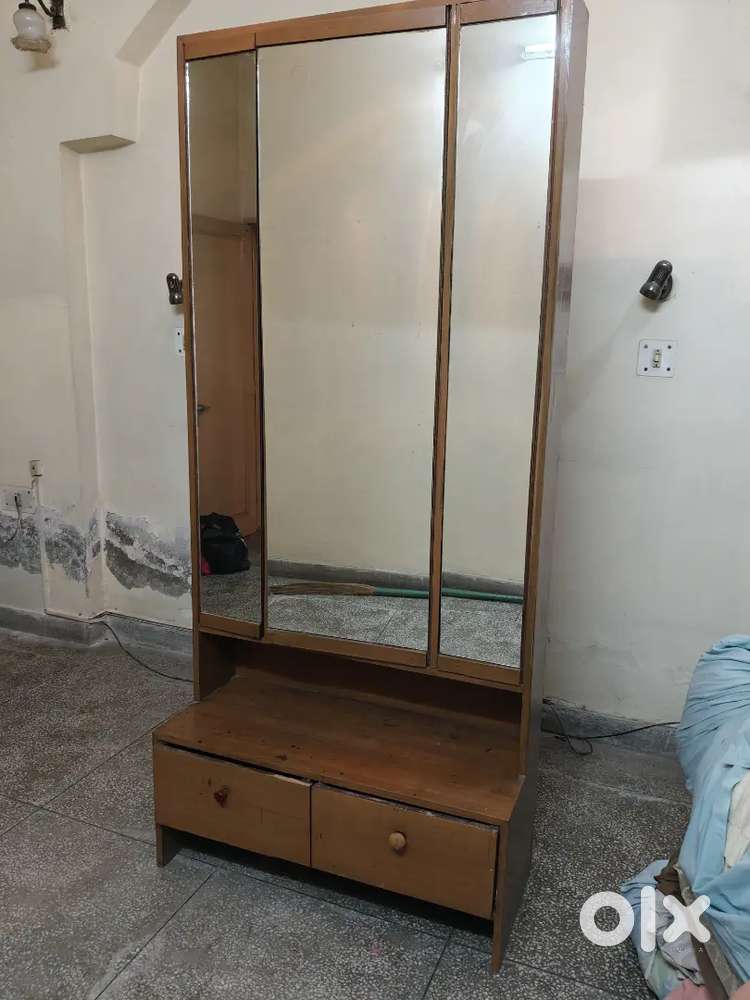 Dressing table