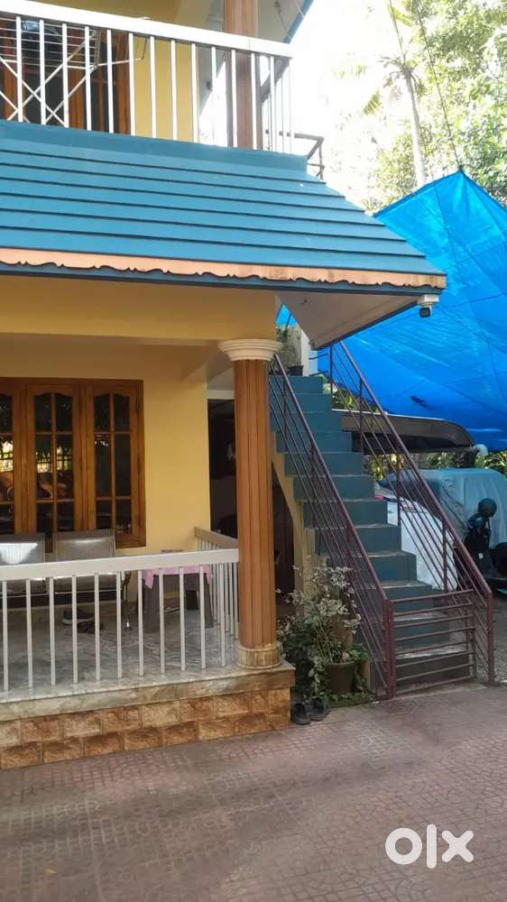 Clean &Spacious First floor for rent in Maruthankuzhy