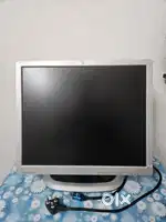 HP Compaq LA1951g 19 LCD Monitor with adjustable height and HDMI cable