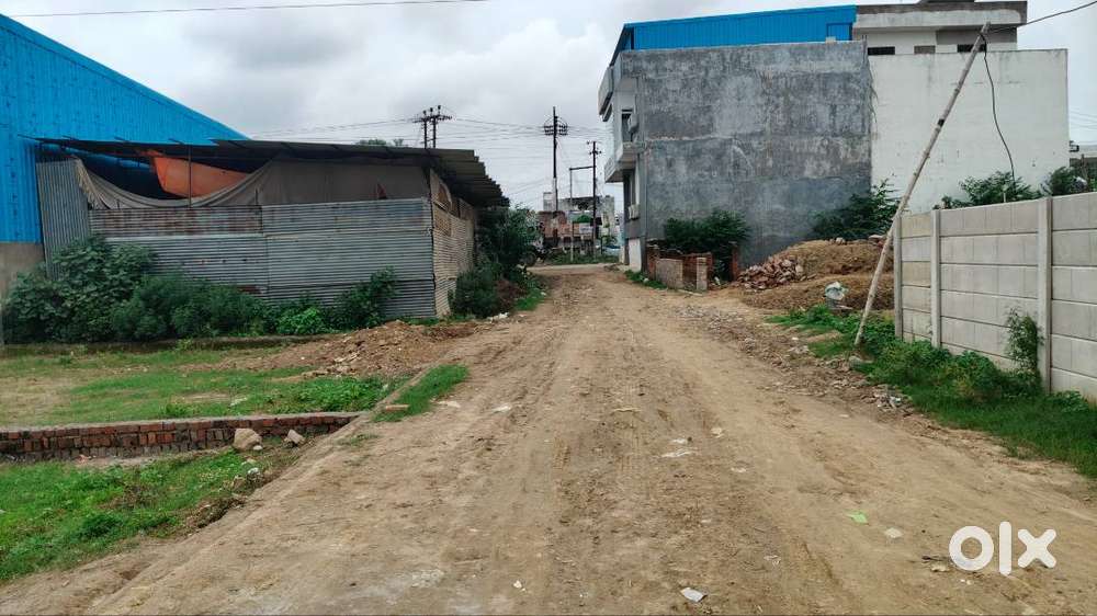 जनेश्वर एन्क्लेव से कुछ ही दूर पर प्लॉट ले