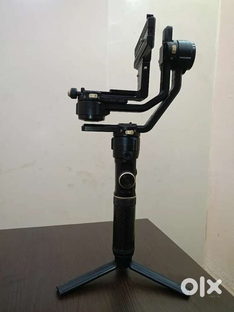 CRANE 2S Handheld Gimbal Stabilizer