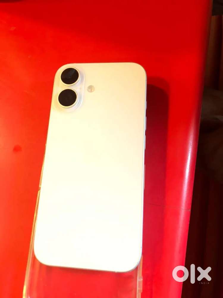 I phone 16 white