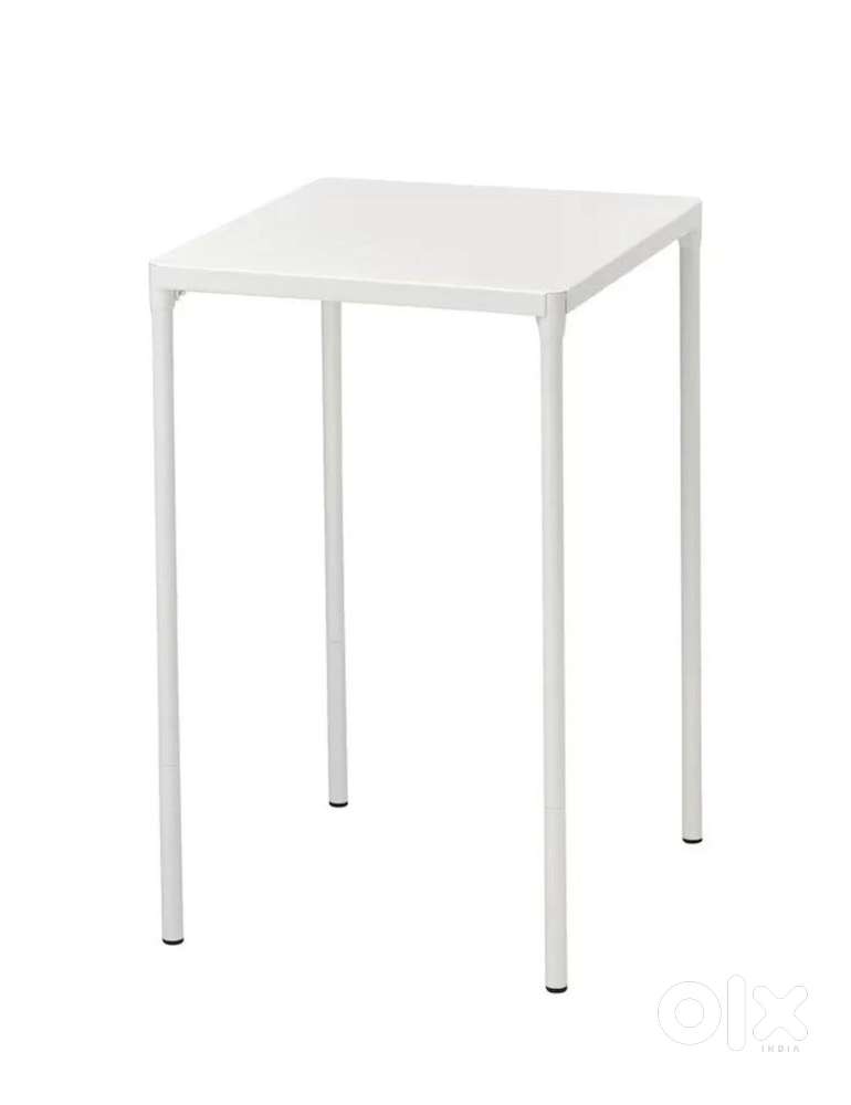 TABLE, 50 cms, 1 yr used, Price Negotiable, Removable legs -70 cms