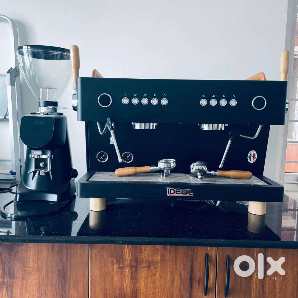Complete Café Setup: Coffee Machine, Grinder, Blender & Kitchen Gear