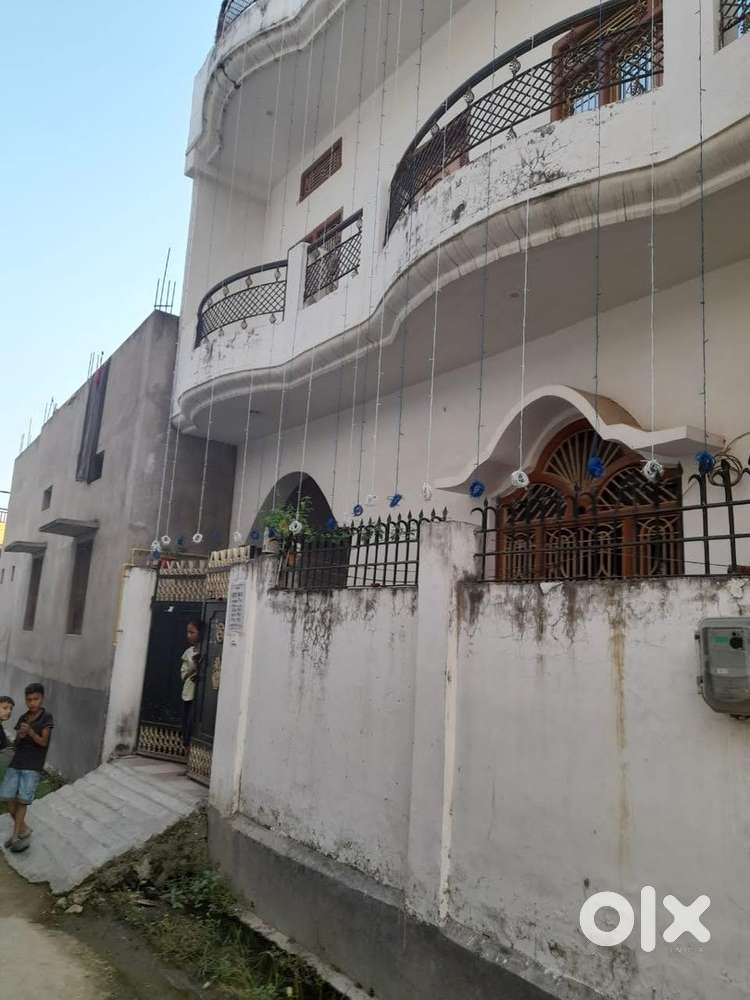 2nd floor available for rent having 4 rooms