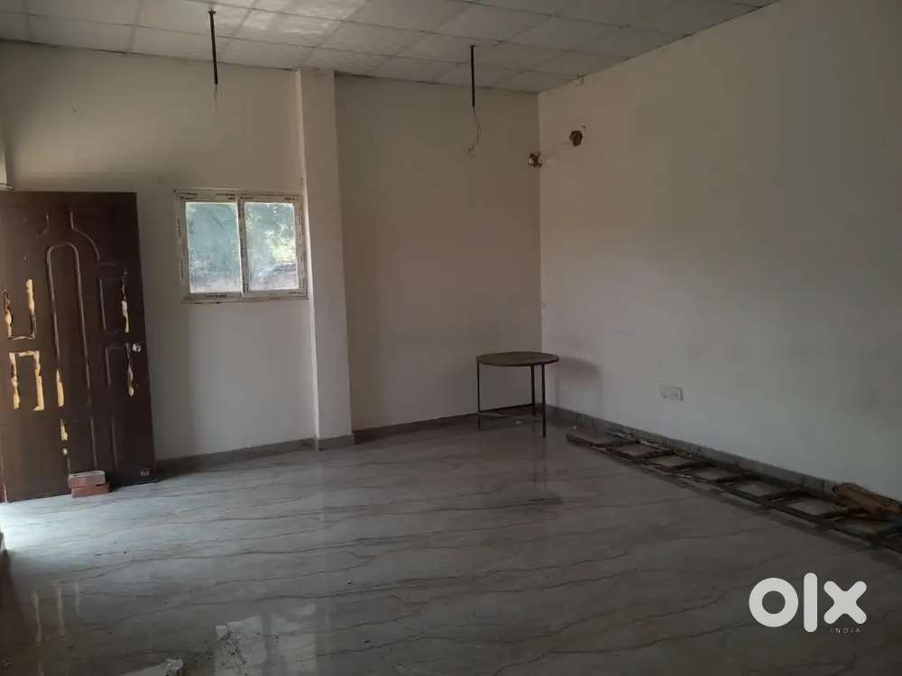 3200 sqft singal story independent makan divider road near haniman Lko