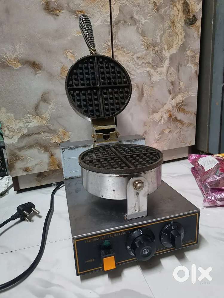 Belgian waffle machine, packaging and mix