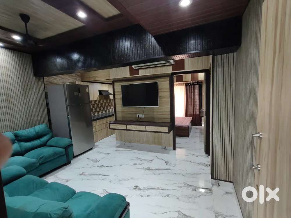 SUPER LUXURY 2 BHK FULLY FURNISHED FLAT in Royal Palms, Goregaon East