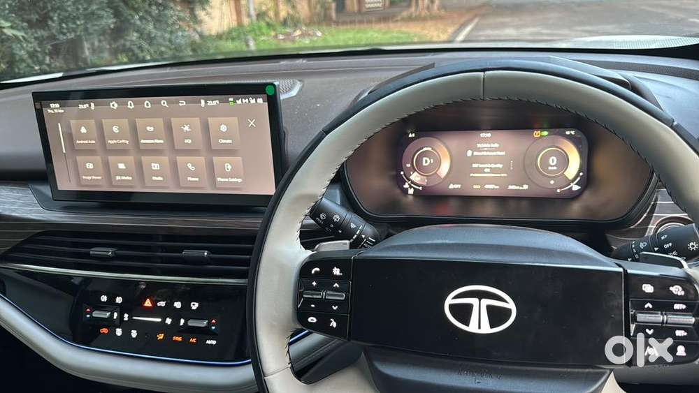 New Tata Safari 2023 Diesel white