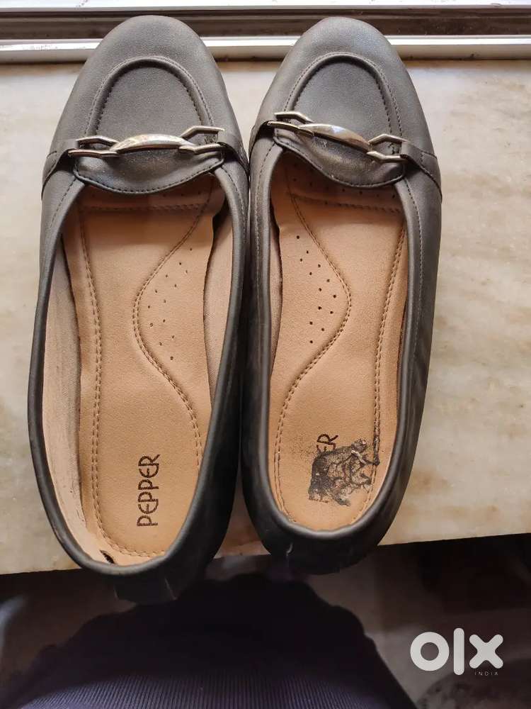 Woman formal shoes black colour