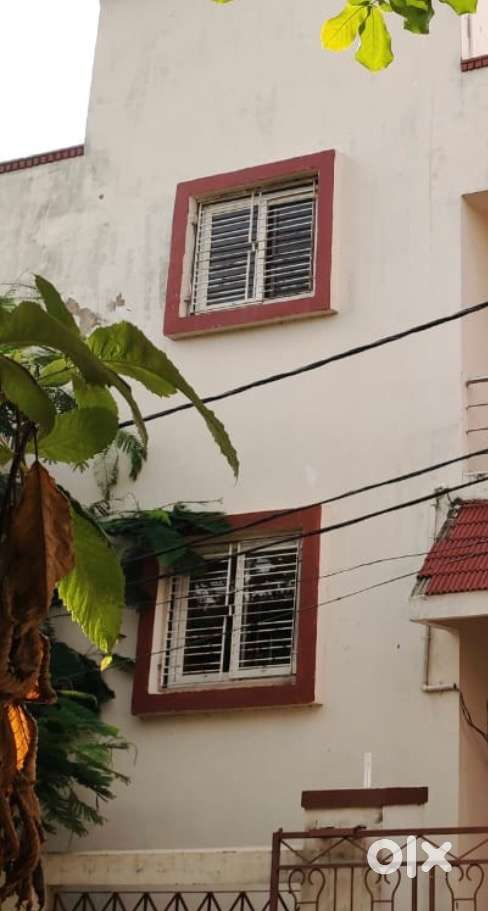 Indivisial house for sale in sundarpada, 300 metre from 200 ft road.