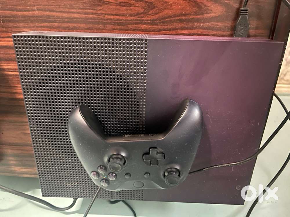 Xbox One (Purple Edition- Hardly Used) for Sale