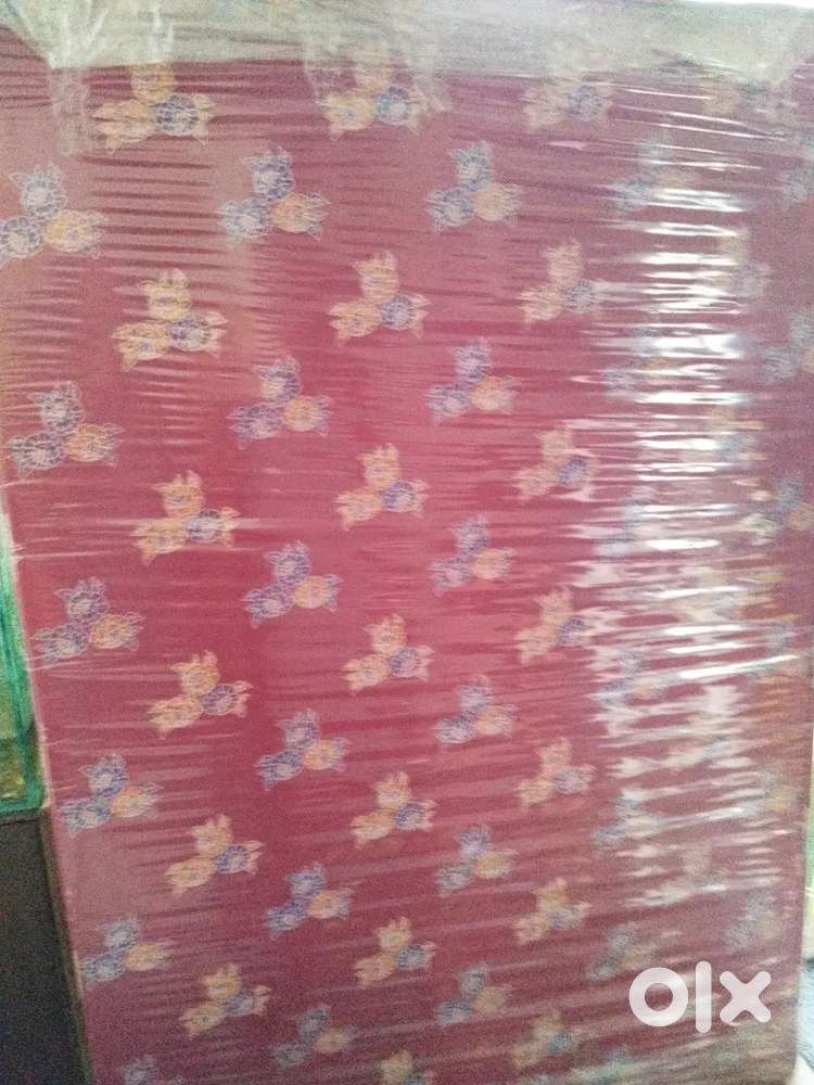 Kurlon mattress and computer chair