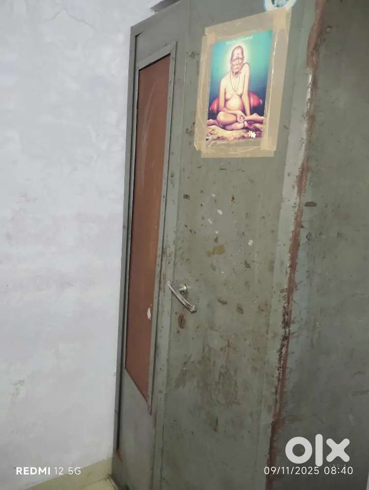 Only girls required 2 are already staying