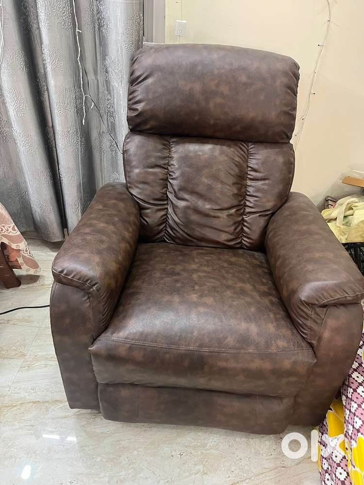 Recliner - Leatherette Motorized