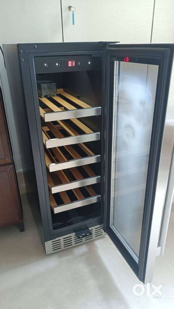 White westing house mini fridge