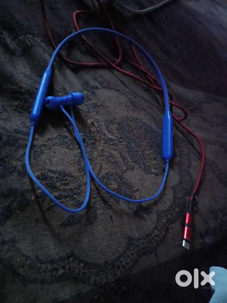 Caidia neckband 5 days old