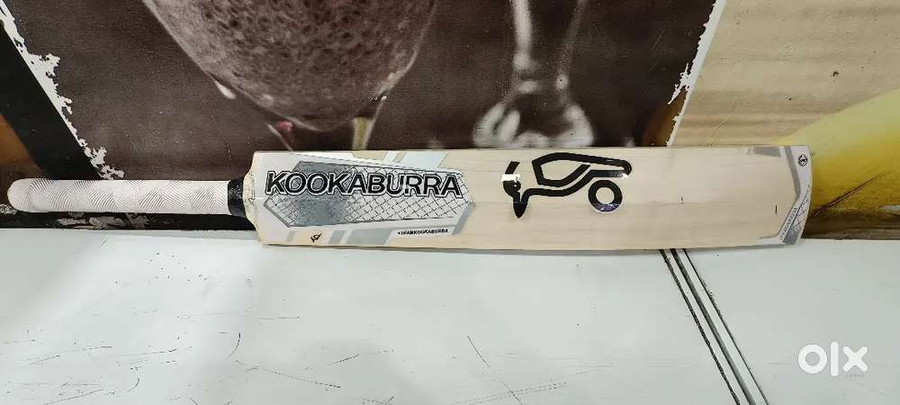 Kookaburra English willow bat