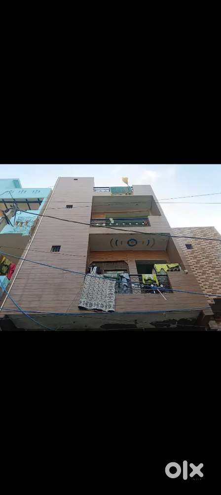 Plot 75 gaj.Rs 40000.00 Kirya Aa Rahai. ( Two meter lage hue hain 3 ph