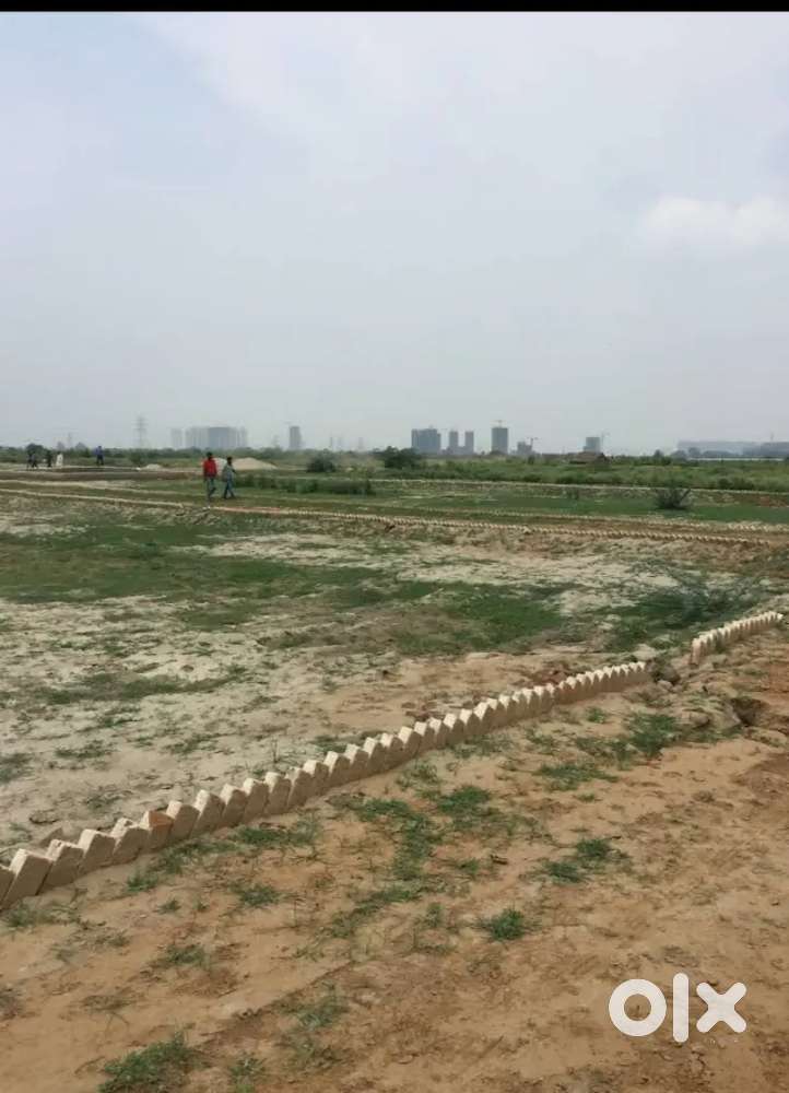 2,85,000 me 95 gaj ka plot: Amity University 7 km