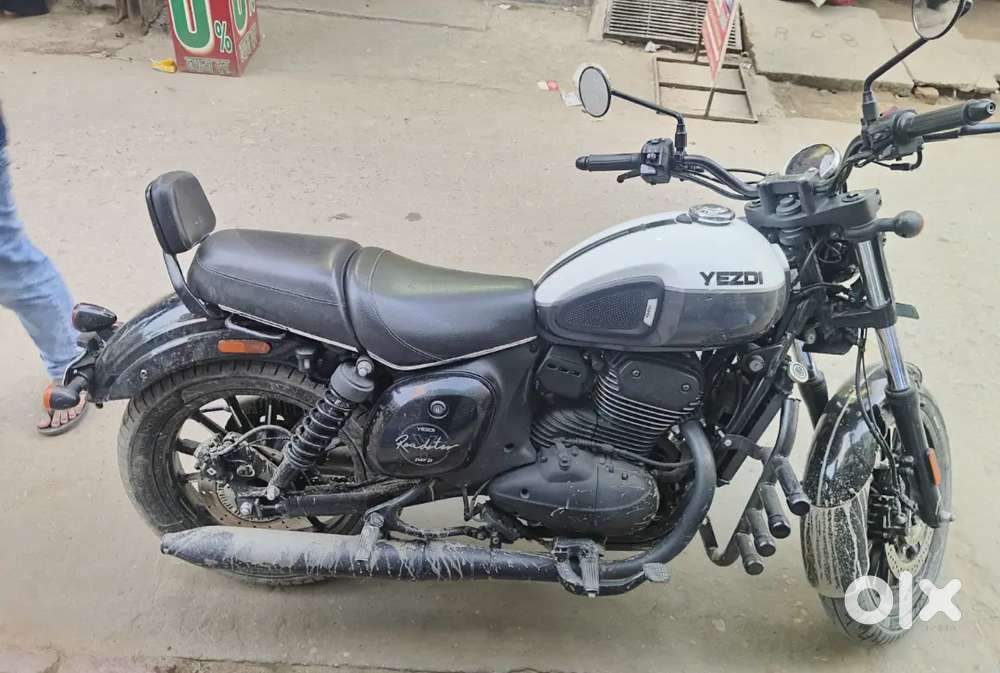 New yezdi roaster full condition brand new