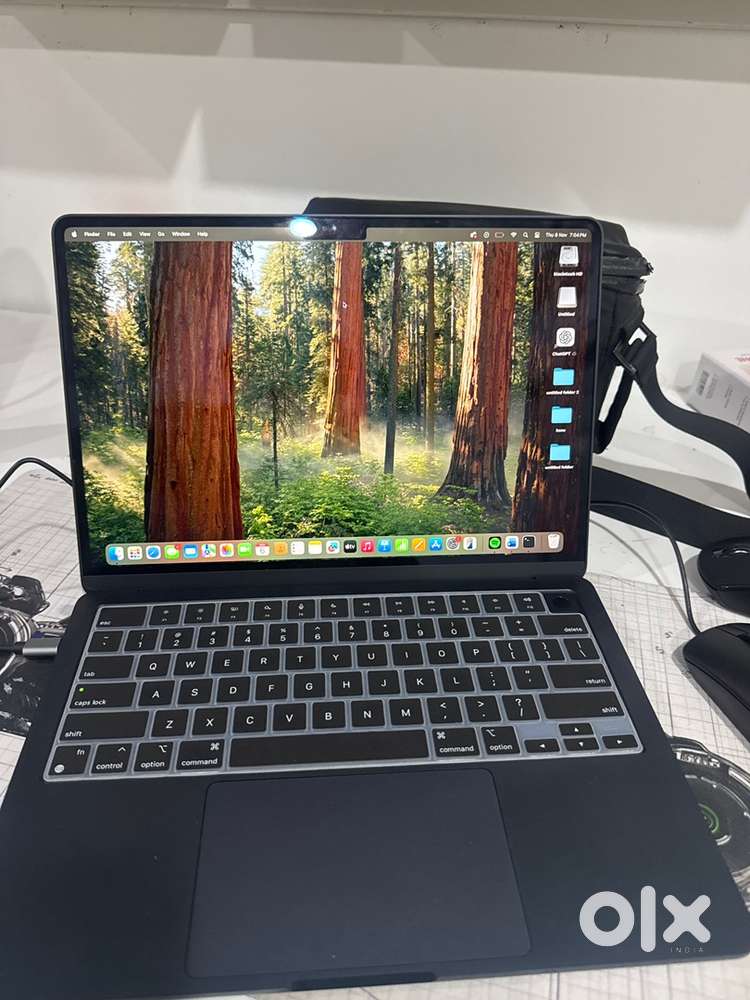 Apple Macbook air   M3 8gb  256