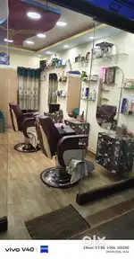 Natural gents hair cutting salon