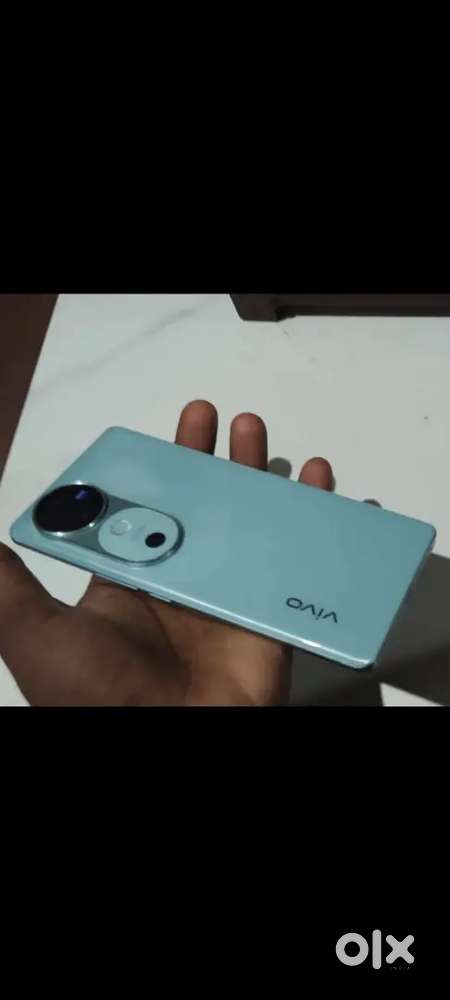 Vivo v40 model number 2025