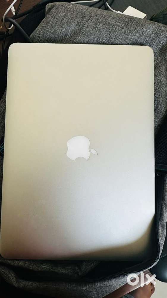 Apple Mac Book Air intel core i5 5th Gen5250U